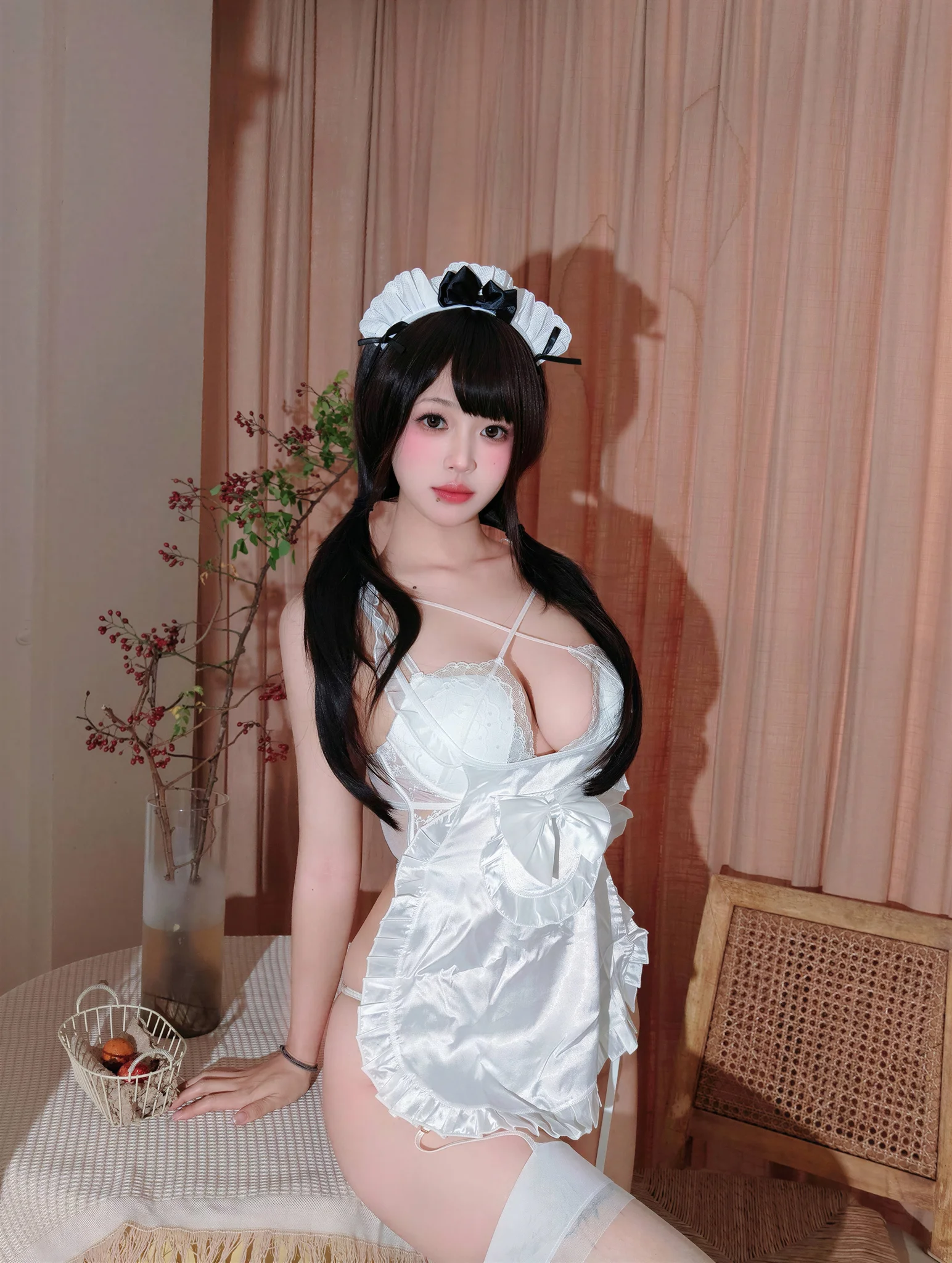 白蕾丝女仆 · 50