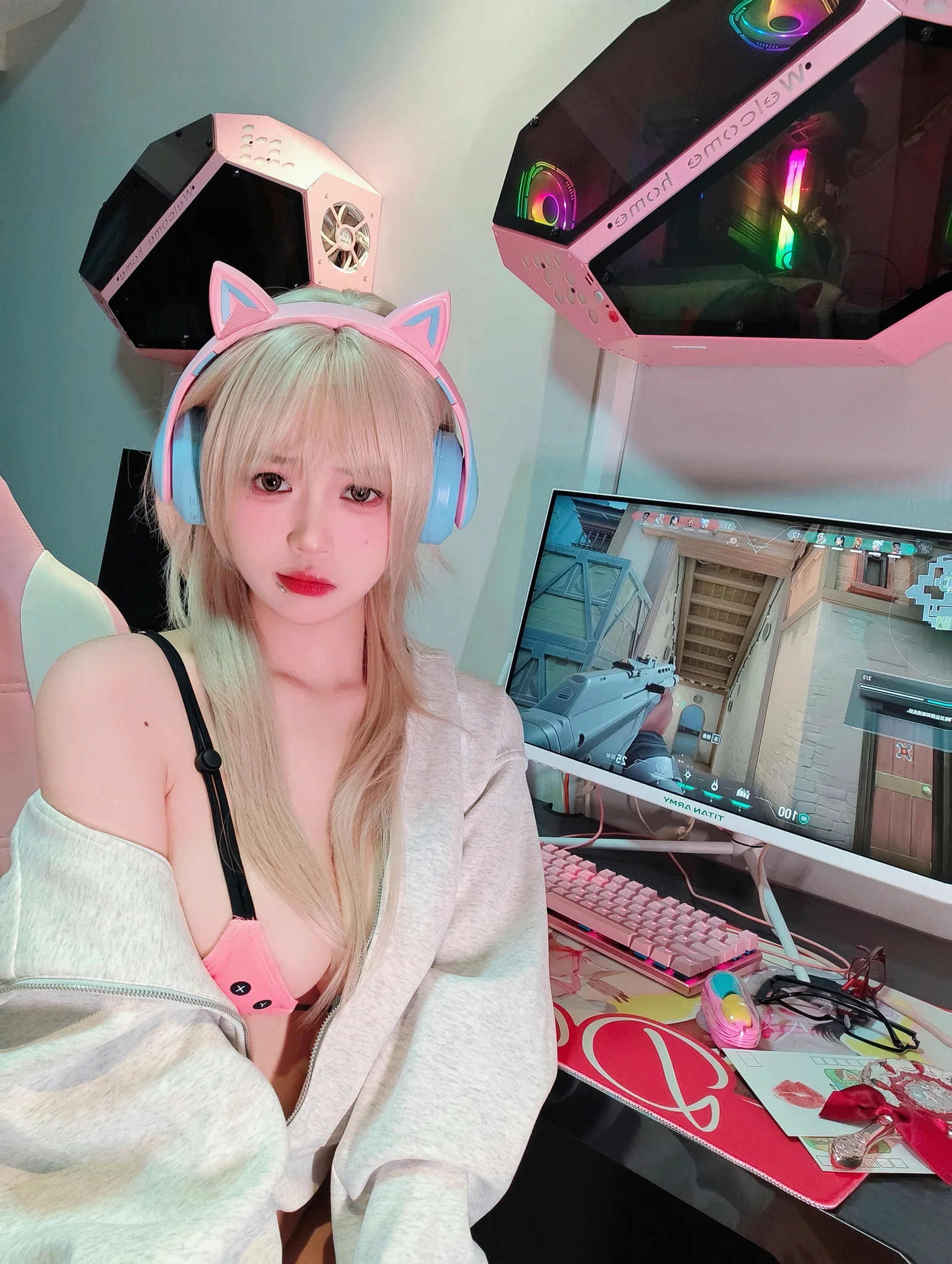 电竞女友 · 18